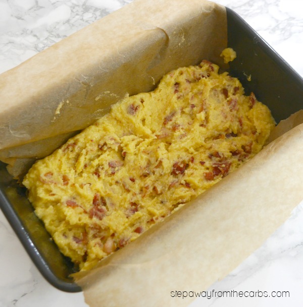 Low Carb Cornbread with Bacon - a low carb alternative to the traditional recipe