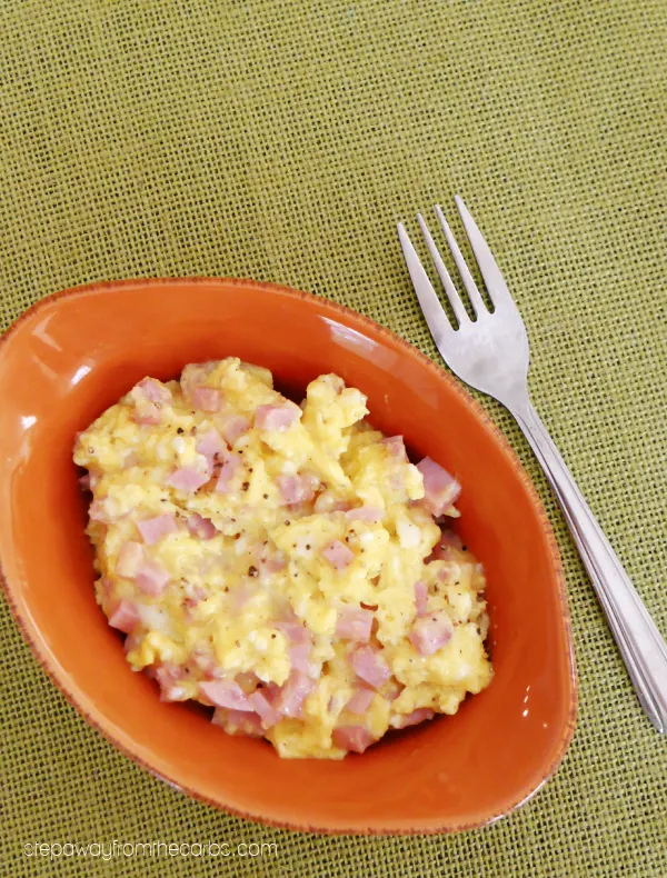 Quick Low Carb Egg & Ham Breakfast - serves one, cooked in the microwave!