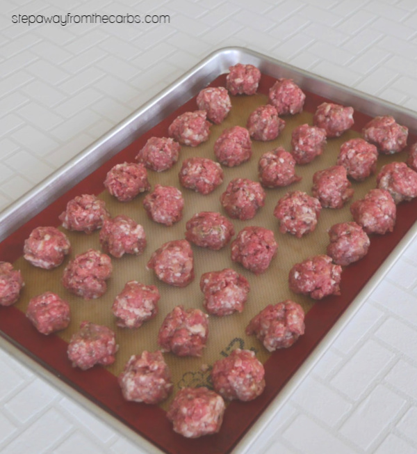 Low Carb Spaghetti Meatballs - gluten free and keto recipe that is great for families! With shirataki noodles.