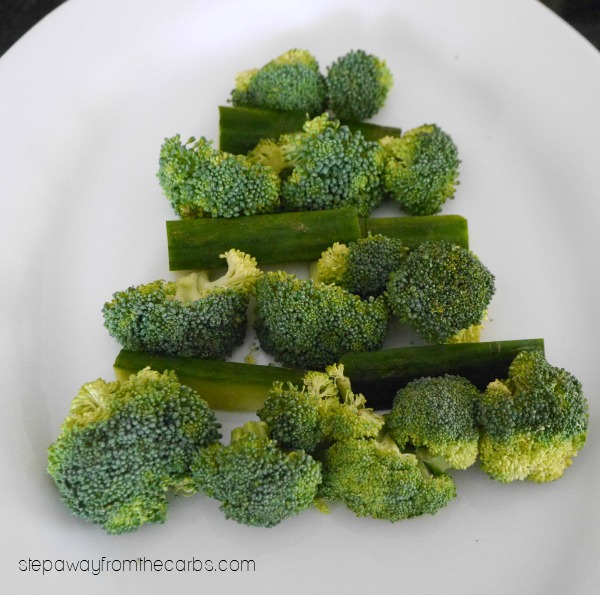 Low Carb Veggie Christmas Tree - a festive and fun dish for parties!