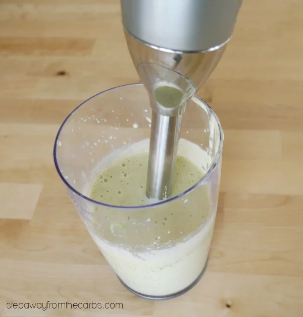 Low Carb Avocado and Almond Smoothie - a healthy and filling breakfast or snack!
