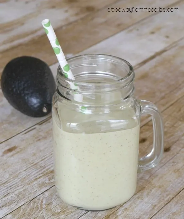 Low Carb Avocado and Almond Smoothie - a healthy and filling breakfast or snack!