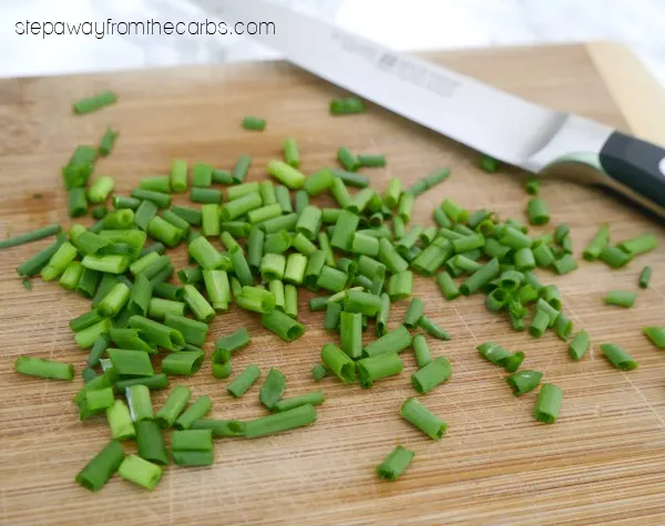 Low Carb Sour Cream and Chive Dip - a refreshing dip that is quick and easy to make