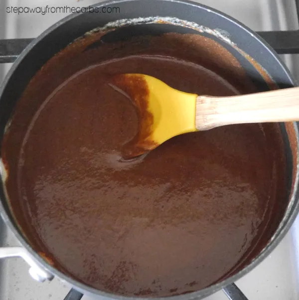 Low Carb Chocolate Pots de Crème - a sugar-free rich and indulgent dessert!