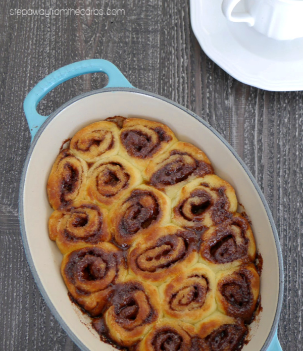 Low Carb Cinnamon Rolls - a delicious and comforting breakfast recipe! Gluten free, LCHF and keto. 