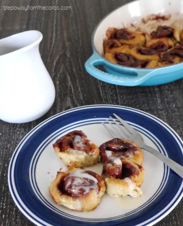 Low Carb Cinnamon Rolls - a delicious and comforting breakfast recipe! Gluten free, LCHF and keto. 