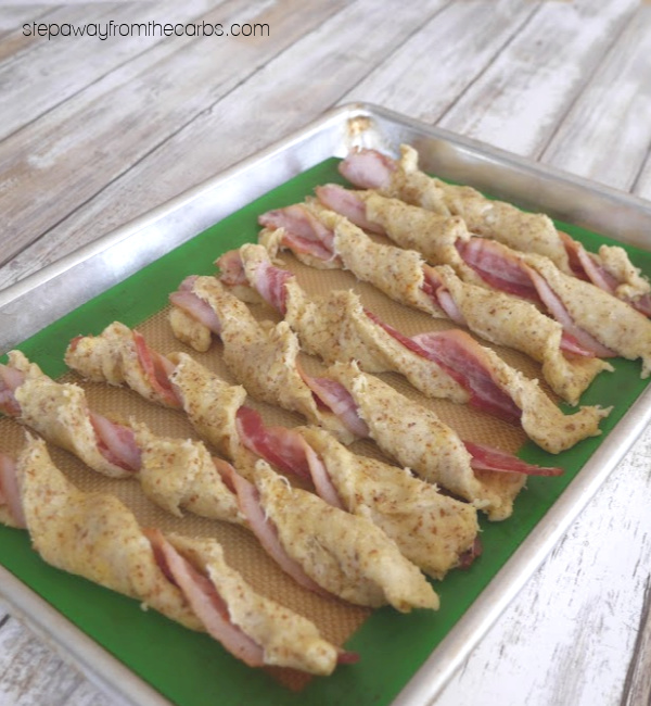Low Carb Cheese Straws with Bacon - a delicious snack recipe! Keto, gluten free and LCHF.