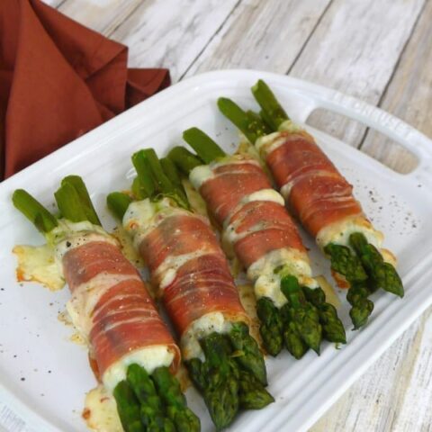 Low Carb Asparagus Bundles with Prosciutto and Cheese