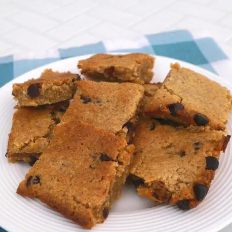 Low Carb Chocolate Chip Cookie Bars