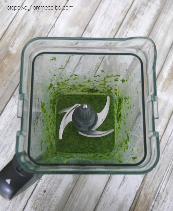 Low Carb Cilantro Vinaigrette - the ideal salad dressing for the summer!