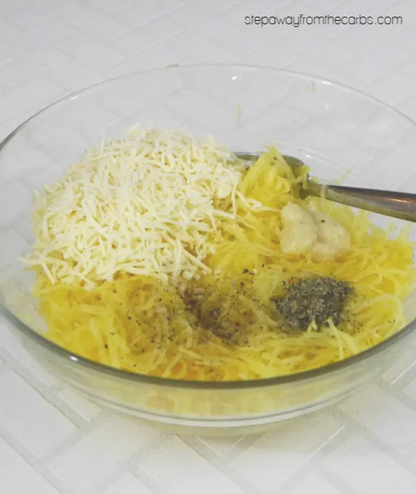 Low Carb Spaghetti Squash Casserole -a tasty and cheesy side dish recipe! Gluten free.