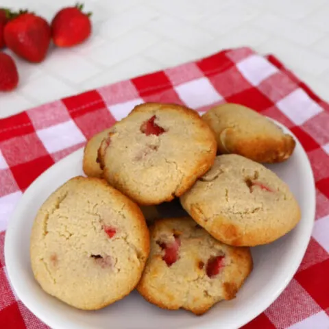 Low Carb Strawberry and Almond Cookies