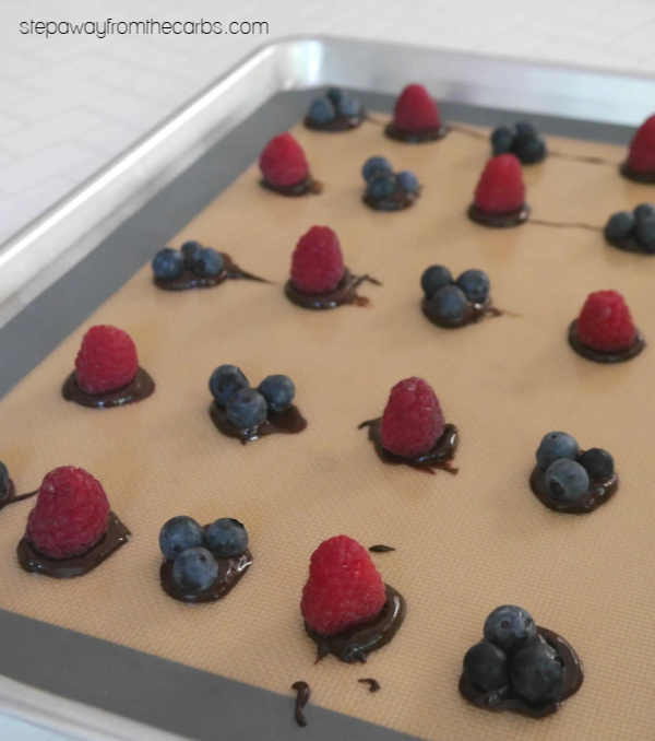 Low Carb Berry Chocolate Bites - quick and easy sweet treats for Fourth of July!