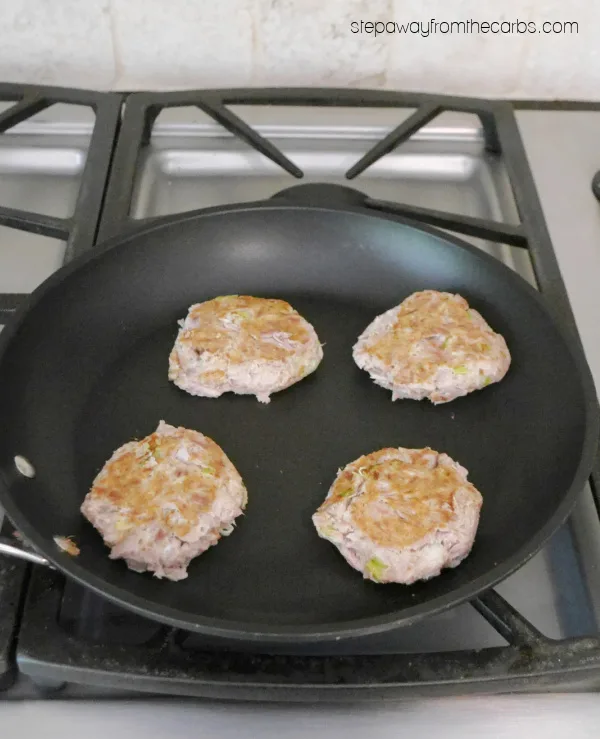 Easy Keto Tuna Patties - a super quick and tasty recipe that's very low in carbohydrates!
