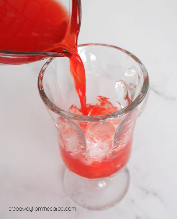 Low Carb Cherry Lime - Boissons fraîchement sans sucre avec des options d'alcool!
